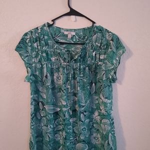 Soft light flowy green floral top summer